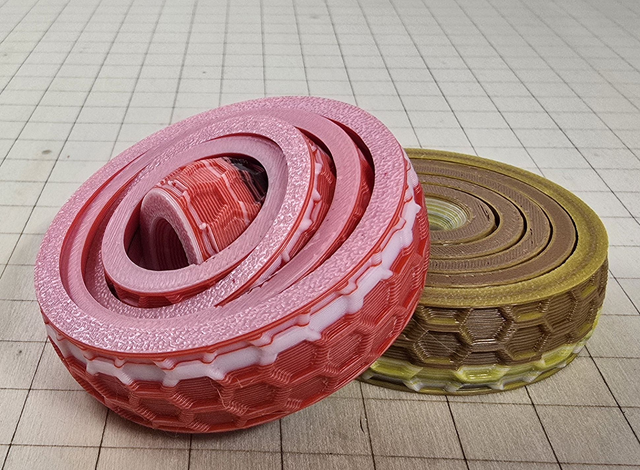 Fidget Giroïde 5 anneaux Aléatoire