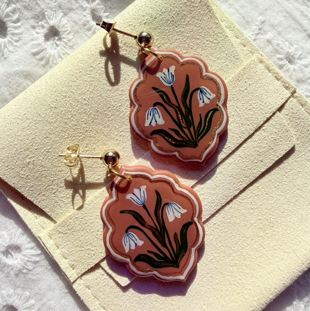 AHAANA - White Floral Scalloped Earrings