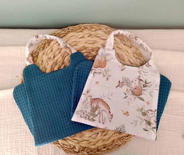 Bavoir cantine maternelle Paon