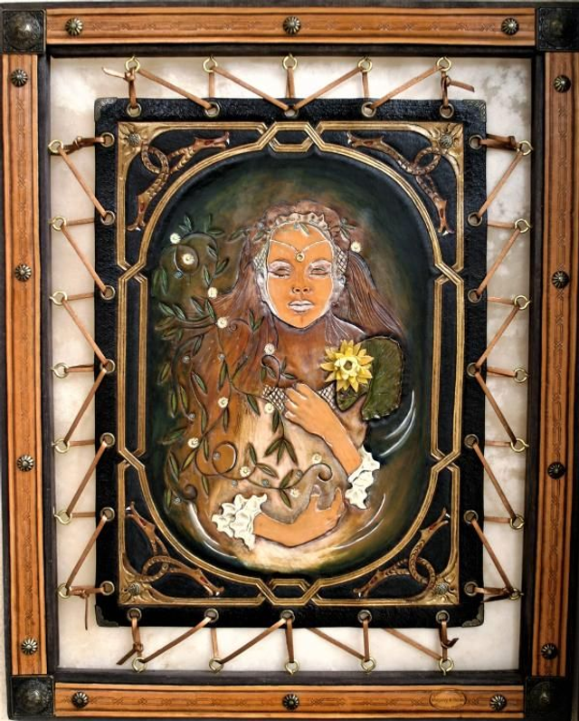 Ophélie, tableau en cuir repoussé