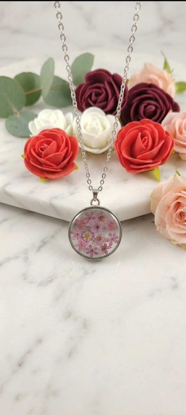 Collier fleurs rose