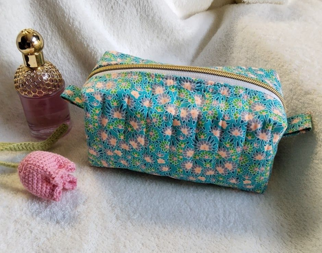 Trousse Candice  multi usages sur commande - matelassé fait main - sur commande, tissu au choix 