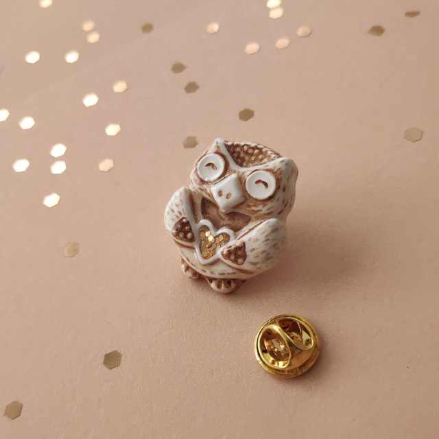 Valentines day gift - Owl clay pin - Barn owl minimalistic pin - Boho style pin - Shiny, festive pin - Air dry clay brooch