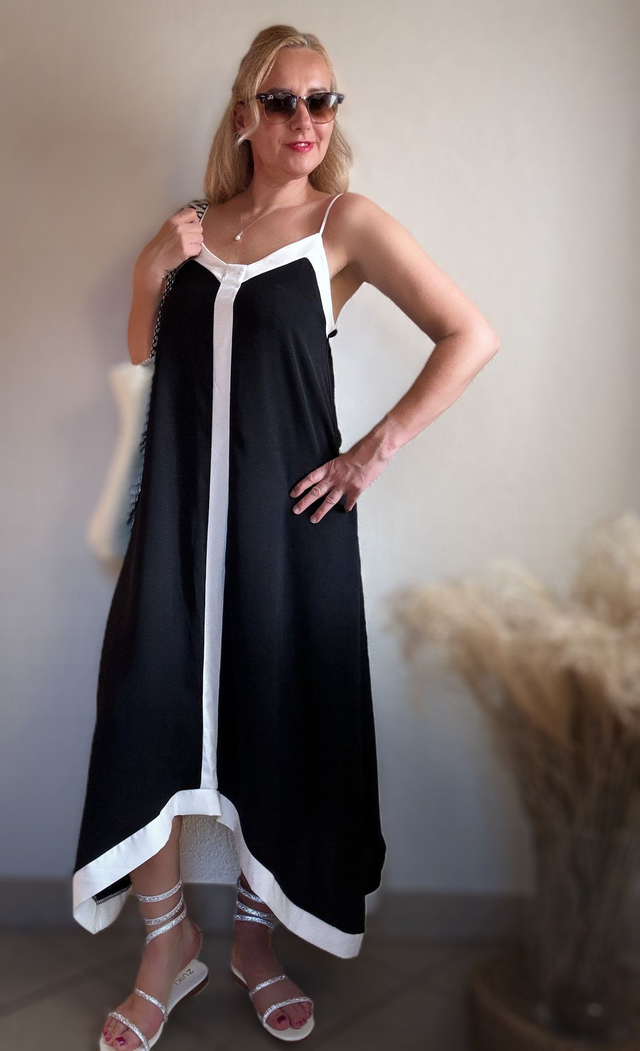 Schwarze Kleid Medy