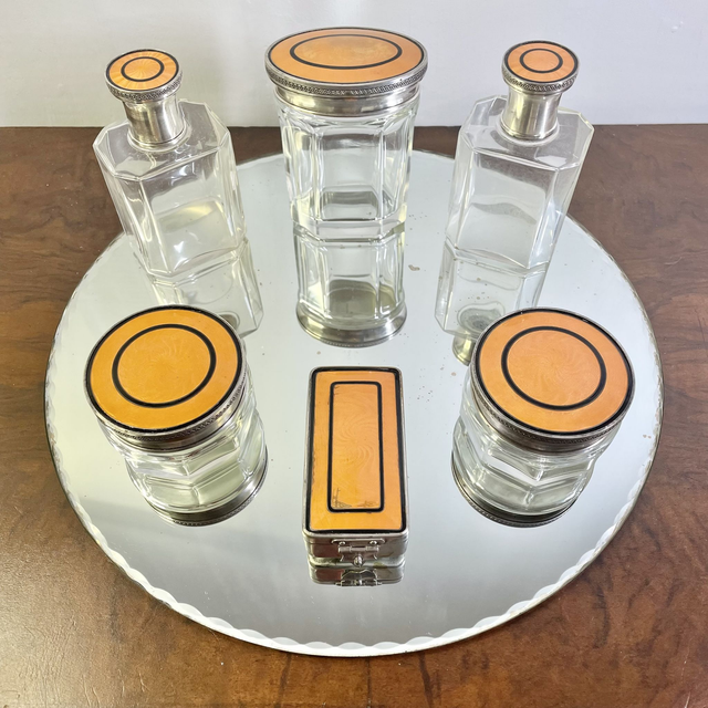 Ensemble de parfumerie en verre et émail guilloché orange 