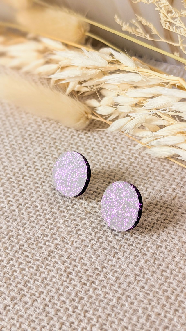 Petites boucles rondes asymétriques mauves pailletées