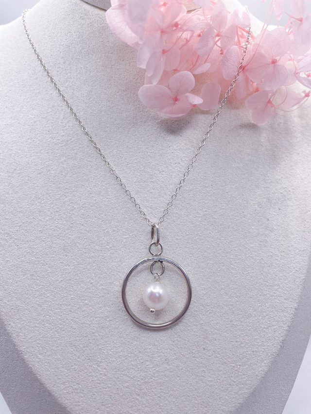 Pendentif argent et perle d'eau douce blanche