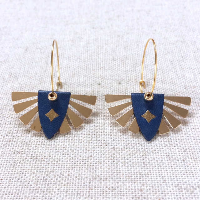 Boucles d’oreilles « Soul » dorées, réversibles, cuir bleu nuit avec insert doré / orange vif