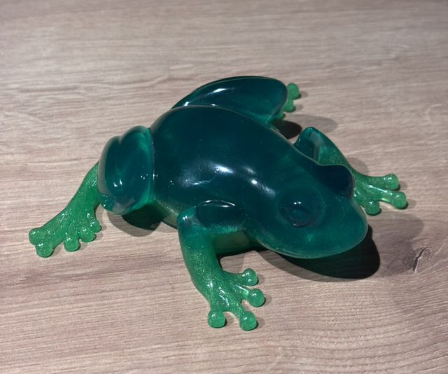 Resin frog