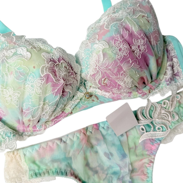 Blue multicolour embroidered Japanese Bra and underwear set UK 32C    