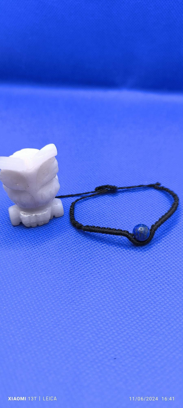 Bracelet noir avec lapis lazuli 