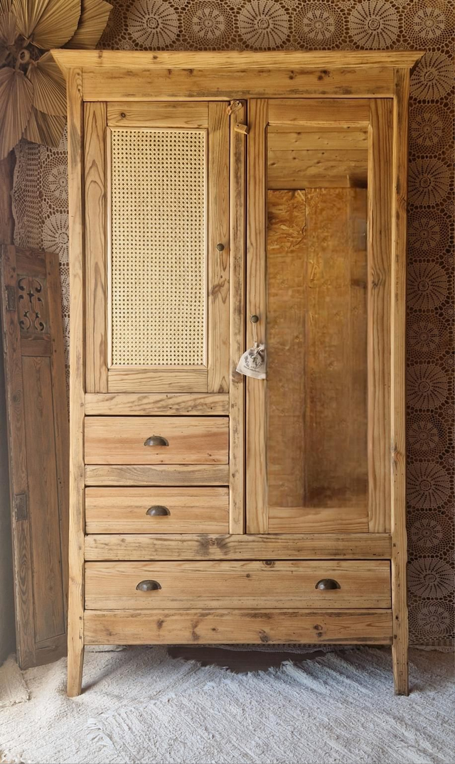 Armoire parisienne 