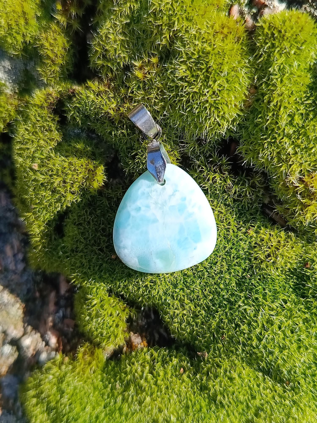 Pendentif Larimar – Pierre naturelle – 2 x 2 cm