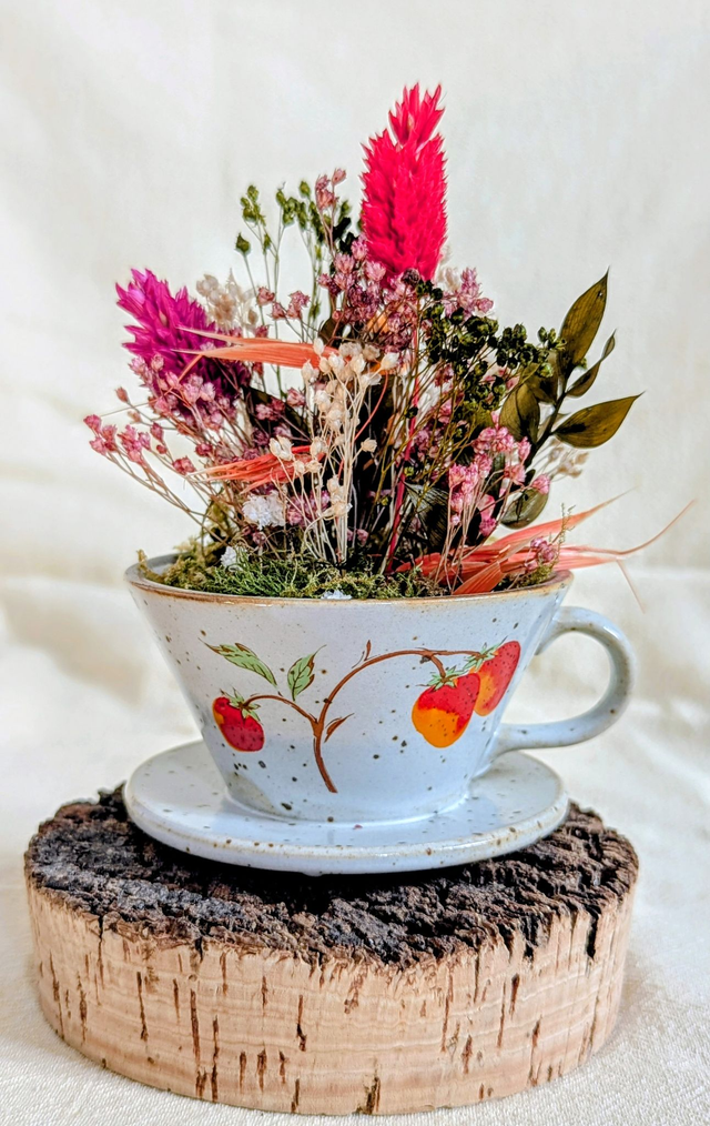 Jeanne - Composition de fleurs séchées - tasse chinée 