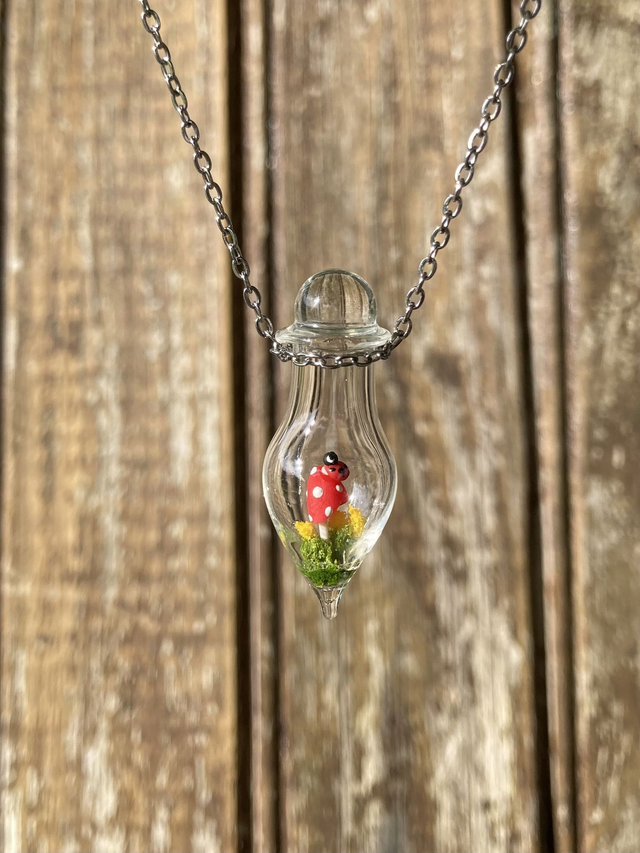 Pendentif amanite rouge