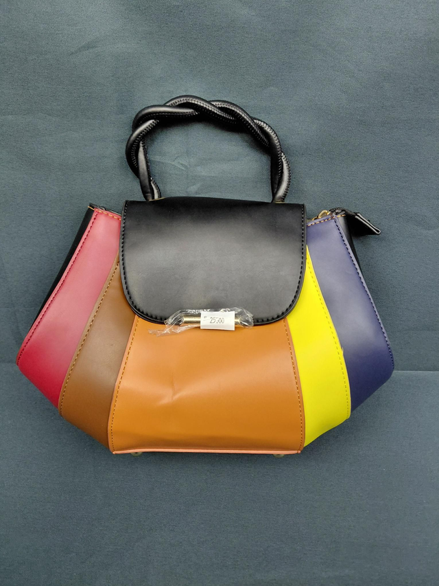 Petit sac en cuir couleur orange  / jaune/ brun / rouge 