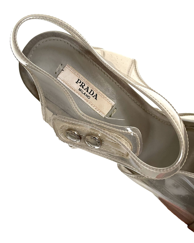 Prada – Sandales à talons transparents, collection 2010