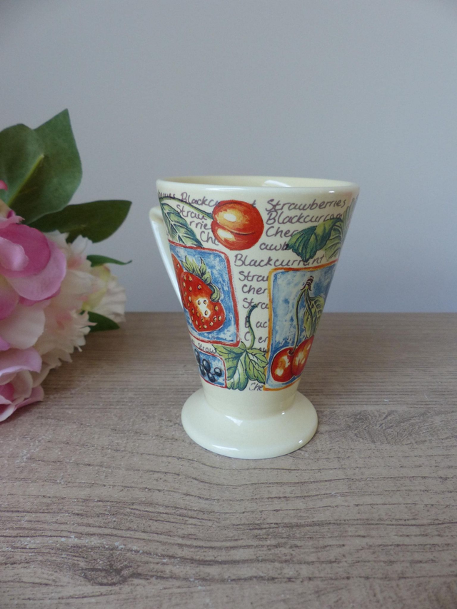 Tasse à thé vintage Churchill – Décor fraises et cerises – Années 1980 – Fabriquée en Angleterre