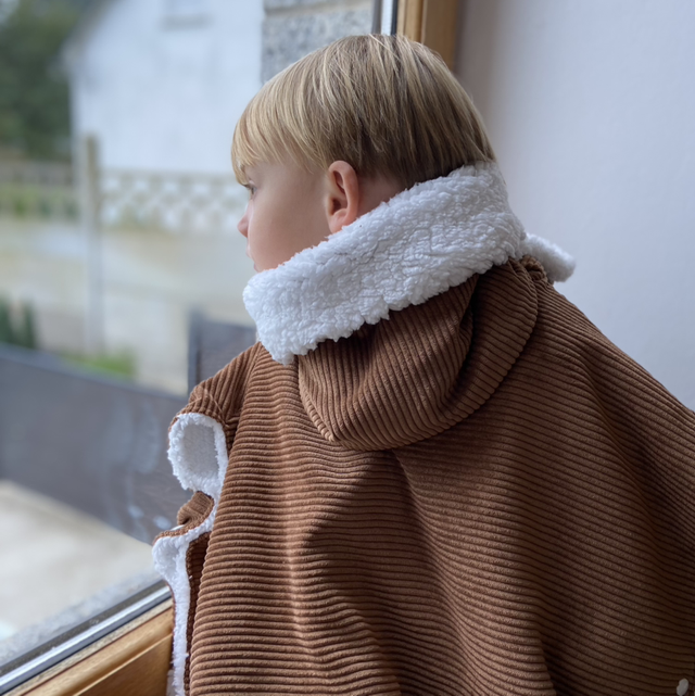 Tour de cou velours marron / moumoute blanche enfant  