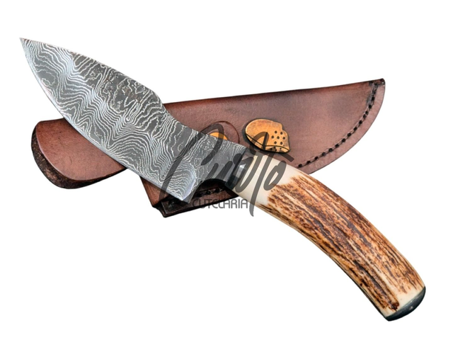 Faca Coreadeira 4,5 Pol Elmo Edição Aço Damasco Cervo 58 HRC