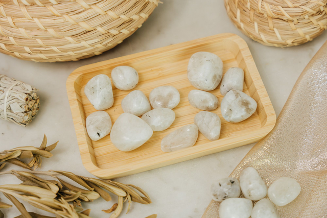 Pierre roulée Pierre de lune arc-en-ciel - Chance, désir passionné et fécondité
