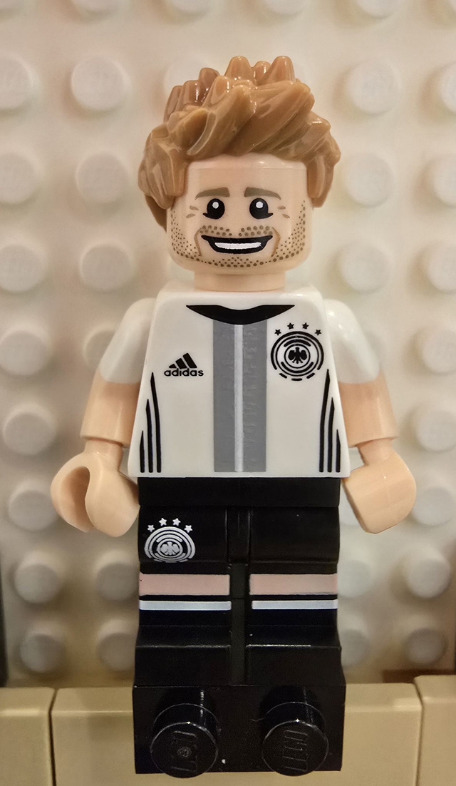 LEGO dfb005 Benedikt Höwedes Minifigur