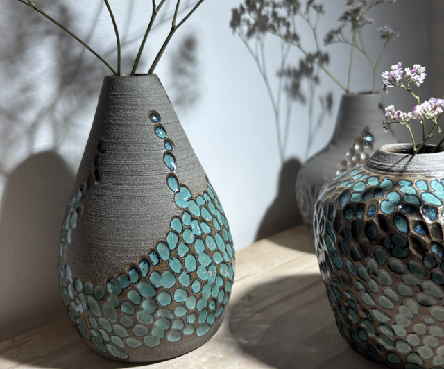 Lot de 3 soliflores en grès gris émaillé