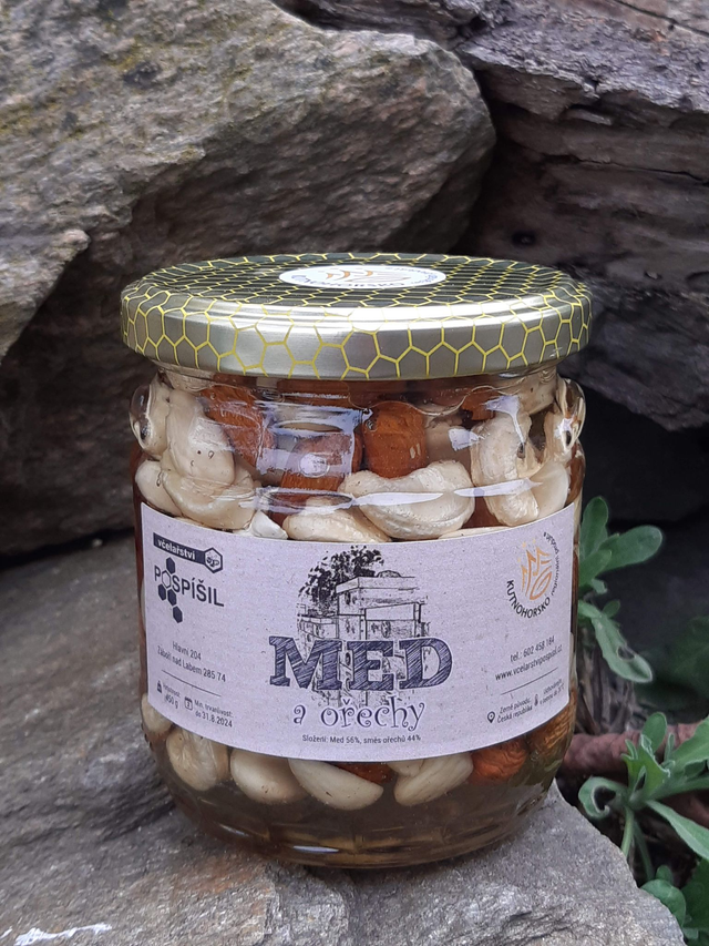 Med a ořechy - med se směsí ořechů 450g 