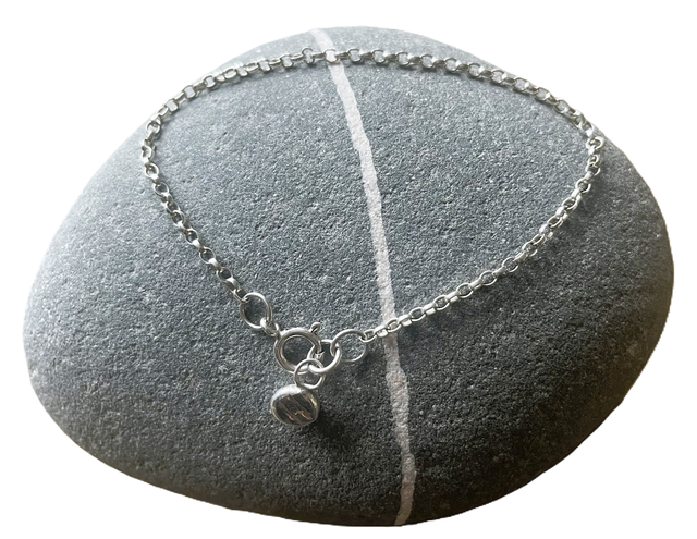 Tactile pebble on belcher chain bracelet 