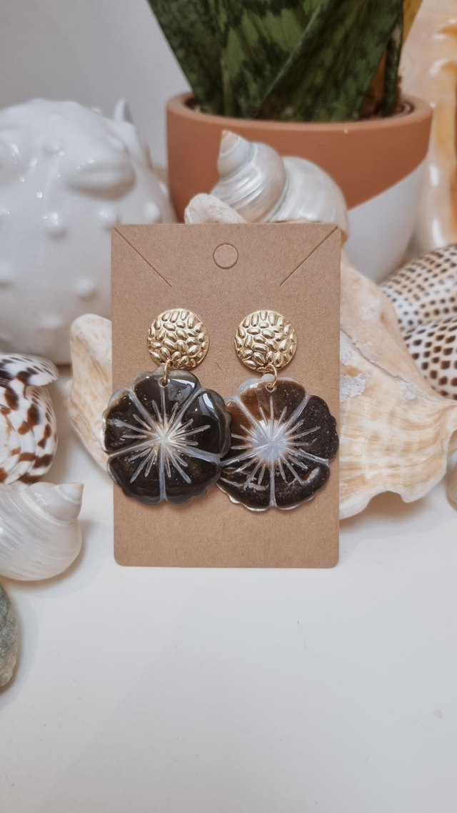 Boucles d’oreilles fleur nacre 