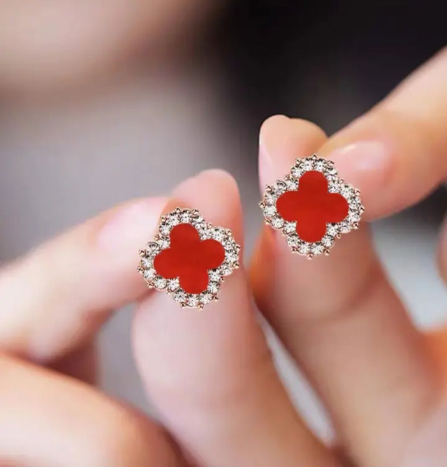 Boucles d'oreilles trèfle rouges avec strass