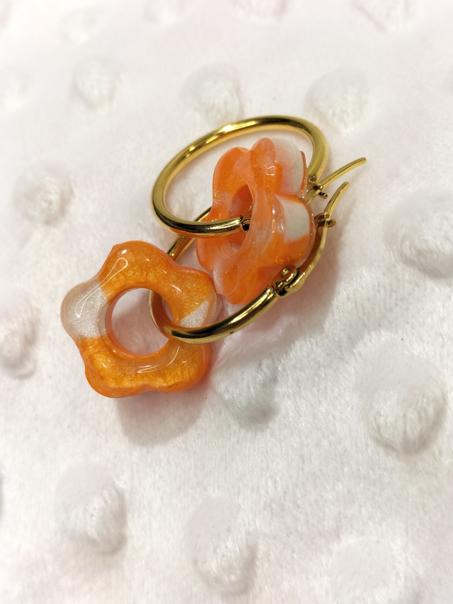 Créoles fleurs orange