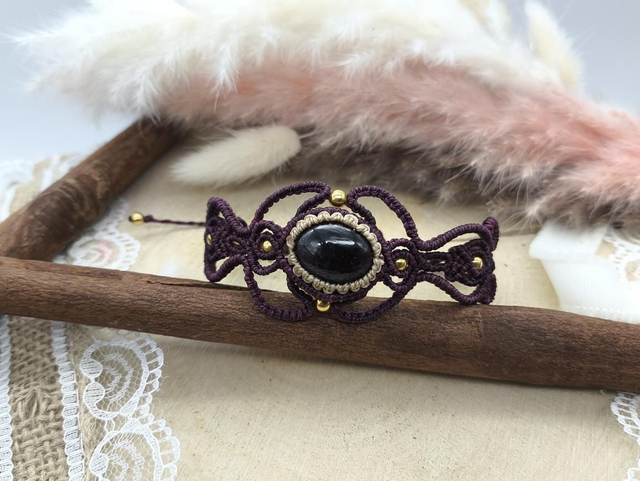 Bracelet bordeaux en grenat etoilé et perles de laiton