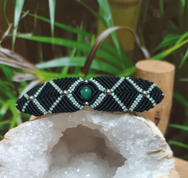 Barrette en micro-macramé et aventurine verte 