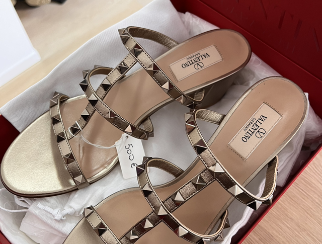 Valentino Garavani size 41 W