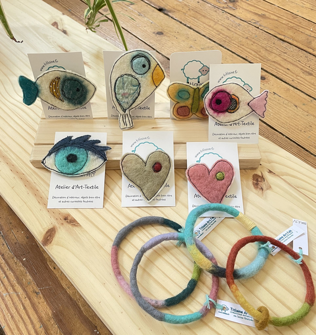 broche en feutre de laine - broche bijou laine brodée