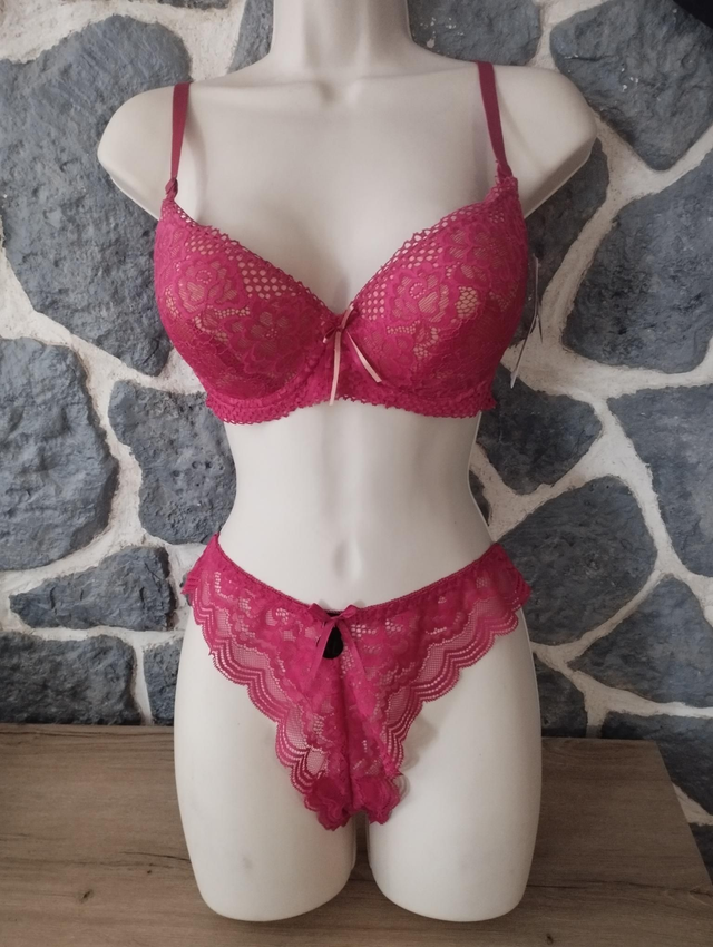 Ensemble bonnet B fushia avec armatures et rembourrage, push up, tanga pour le bas