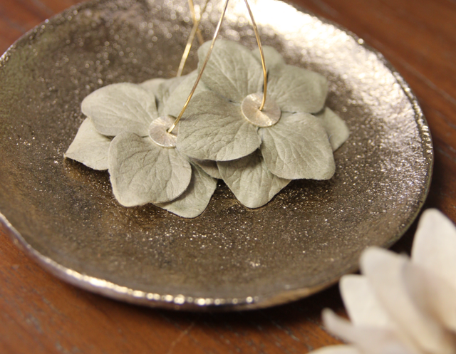 Boucles d'Oreilles Hortensia Vert Kaki