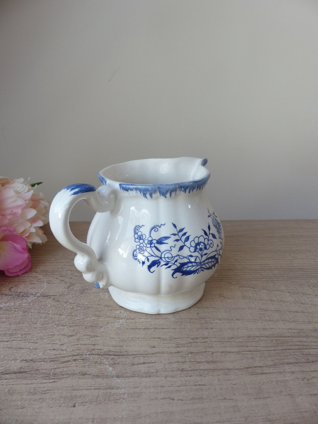 Ancien pot à lait en faïence – Sarraguemines modèle Lancaster – Décor fleurs bleues – Crémier vintage français - Décoration pour cuisine