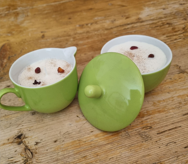 Kerzen in Milchkännchen und Zuckertopf mit Deckel - Unikate