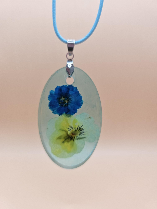 Pendentif bleu glacier avec fleurs 