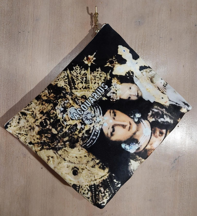 Valencia Vierge. Pochette et trousse en velours.