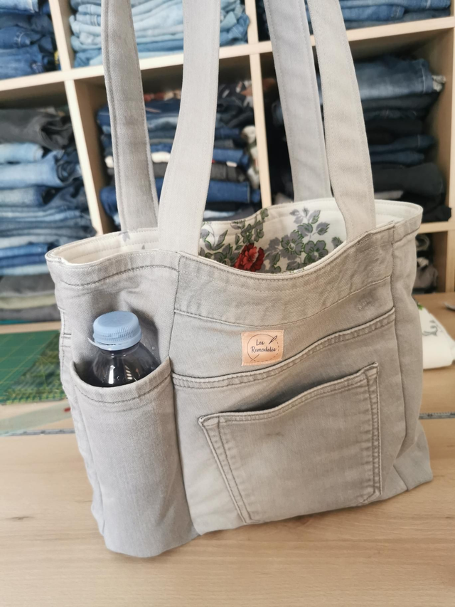 Sac cabas en jean gris clair et doublure fleurie - Pièce unique