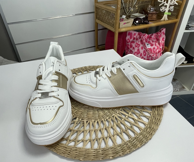 Basket blanche et dorée 