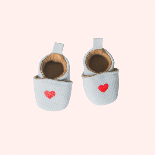 Chaussons blancs à coeurs