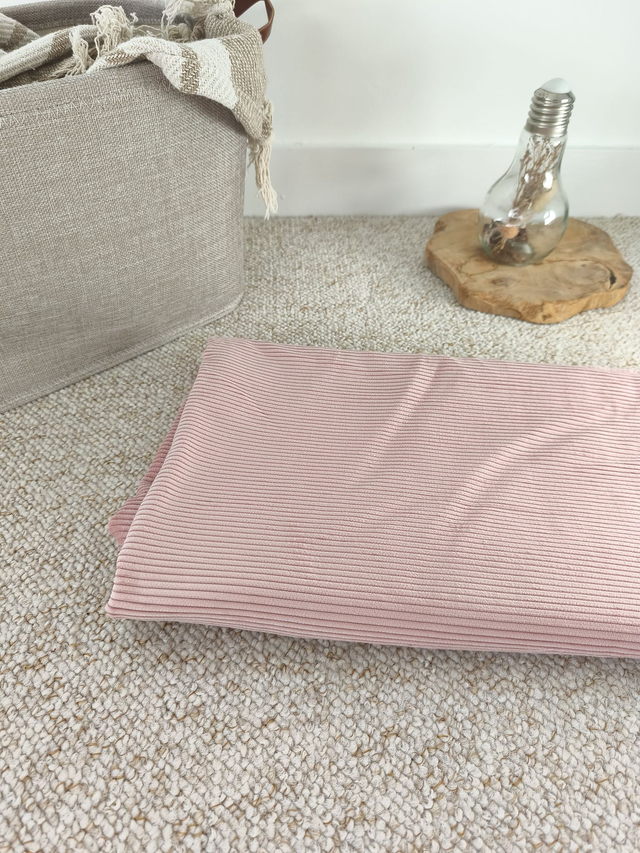 Velours côtelé rose poudré