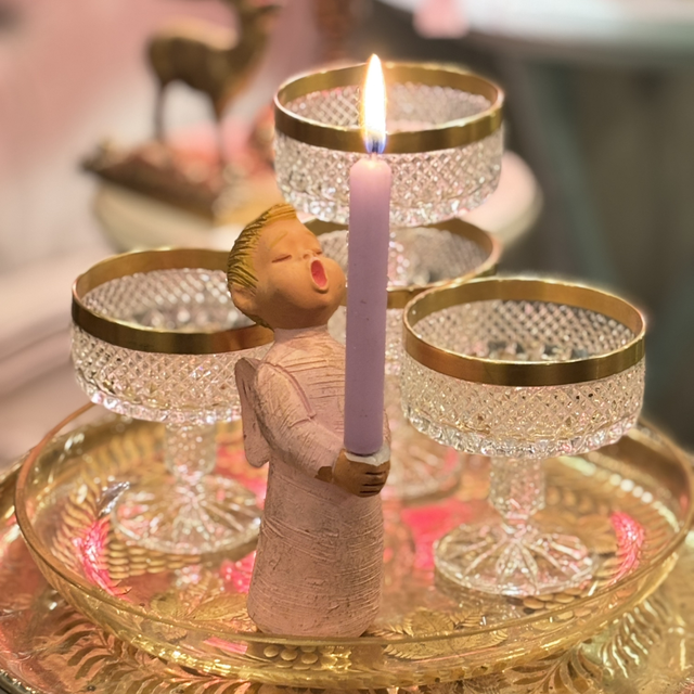 Engel in Rosa singend Keramik