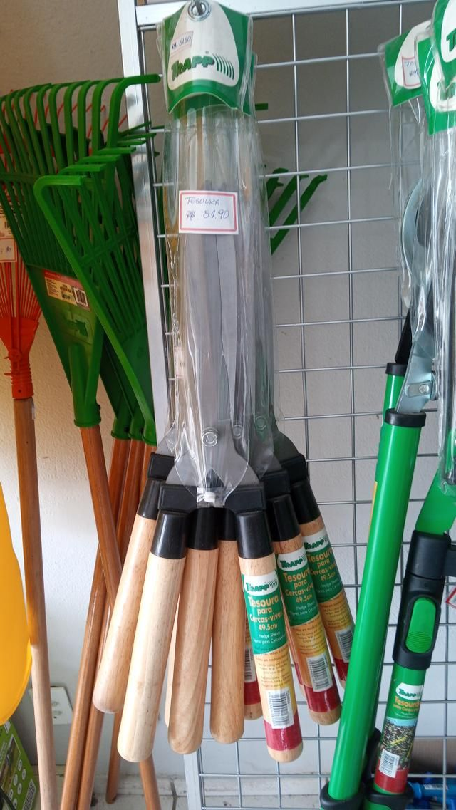 Tesoura Polda Teapp cabo madeira 49,5cm