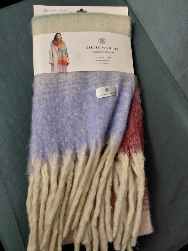 Écharpe Gérard pasquier couleur violet et rouge 
