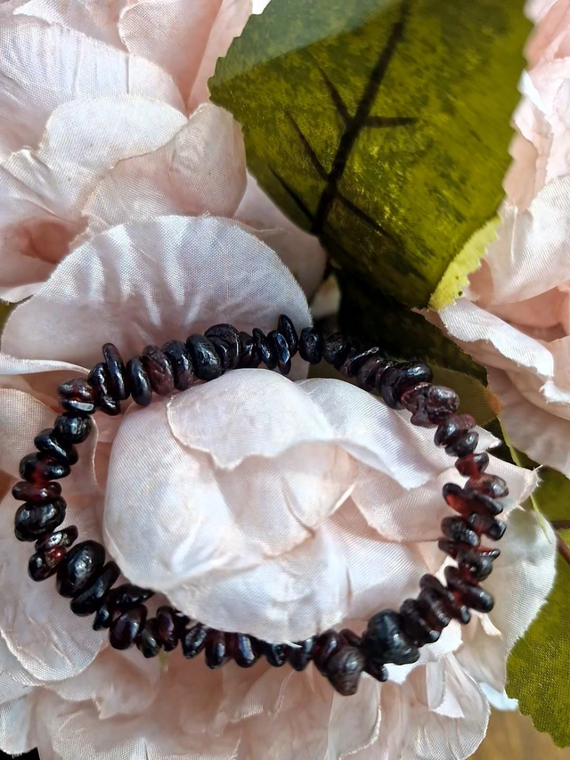 Garnet chip bracelet